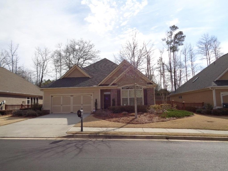 Beautiful Courtyard home with fenced yard