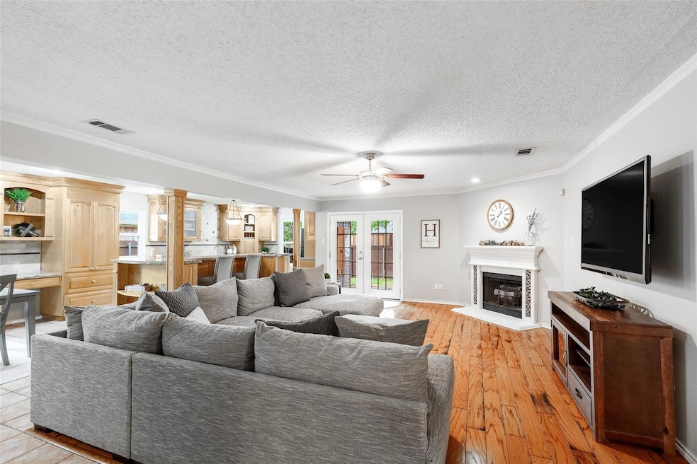 Spacious Open Floor Plan, Hardwood Floors, Large I