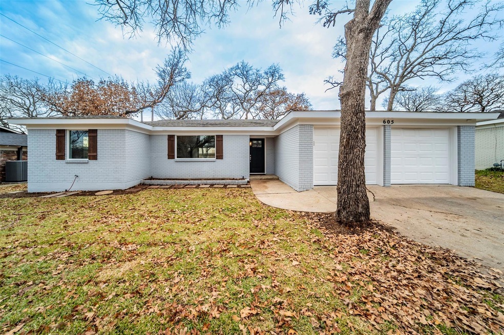 605 Woodcrest Dr, Hurst, TX 76053 - photo 1