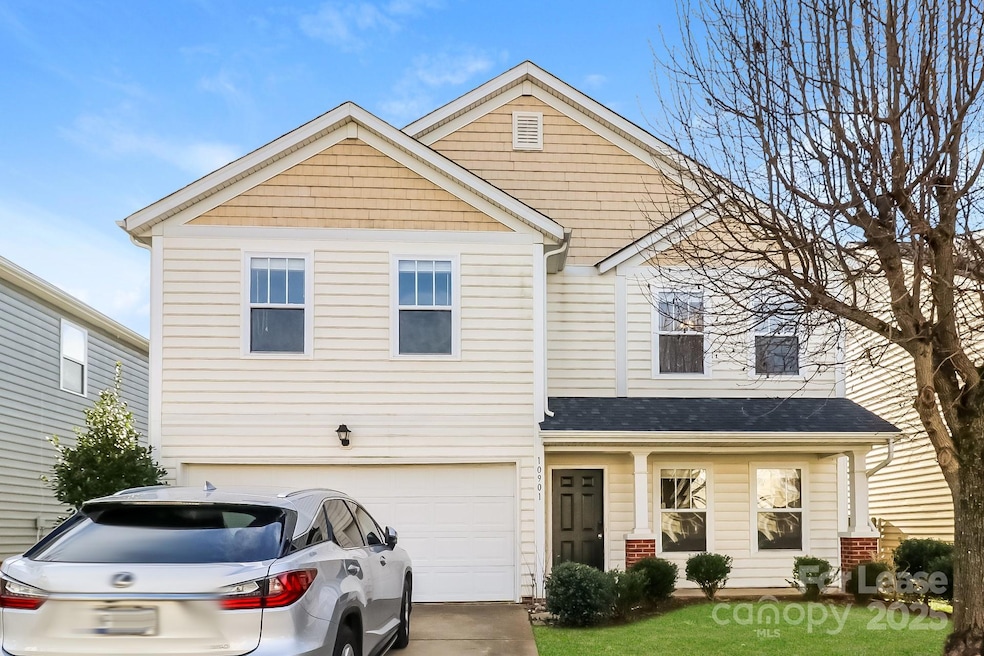 10901 Slalom Hill Rd, Charlotte, NC 28278 - photo 1