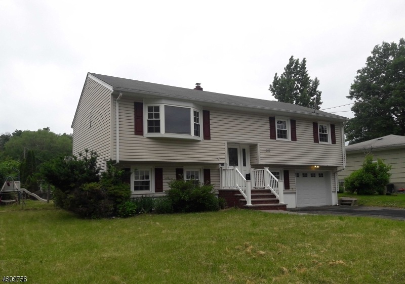 322 Pine St, Pompton Lakes, NJ 07442 - photo 1