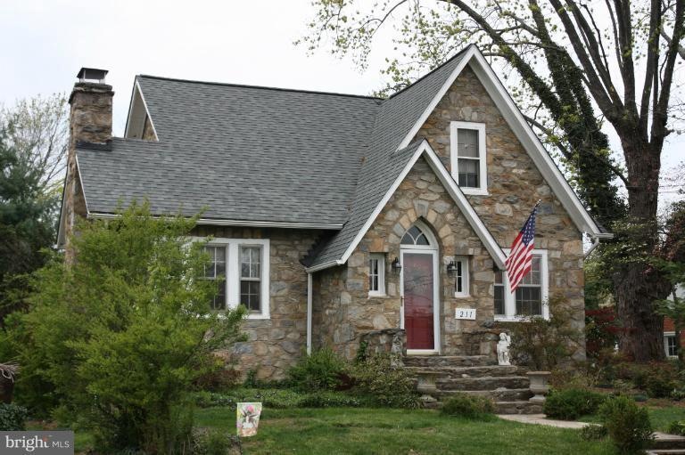 211 S Nursery Ave, Purcellville, VA 20132 - photo 1