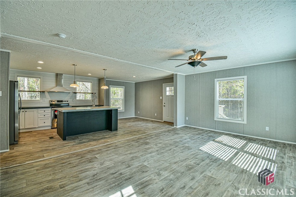 579 Highway 63 Cir, Commerce, GA 30547 - photo 1