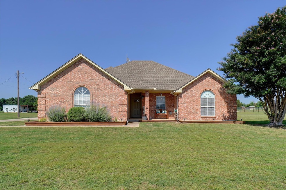 3009 English Creek Dr, Azle, TX 76020 - photo 1