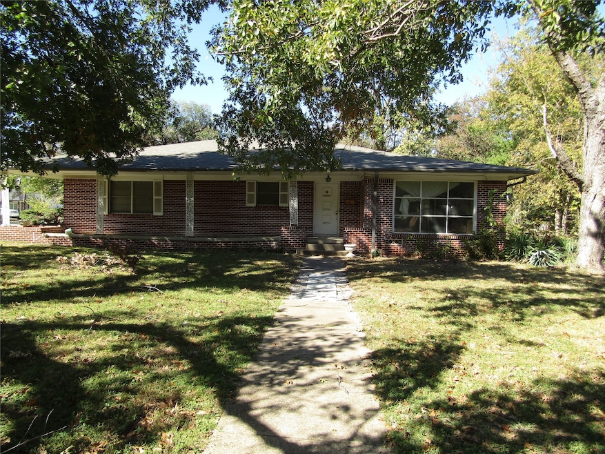 301 Walnut St, Terrell, TX 75160 - photo 1