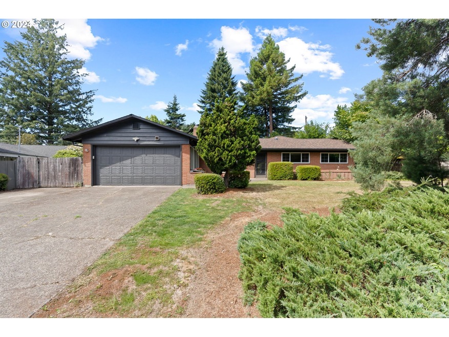 12055 SW Lynnridge Ave, Portland, OR 97225 - photo 1