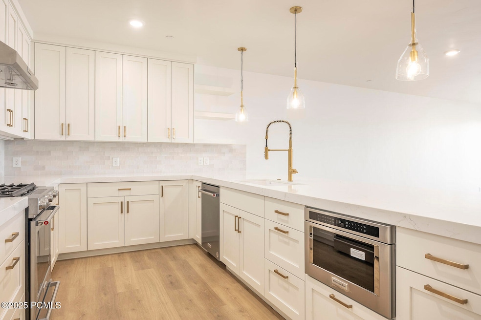 001_2250eholladay-305.07_48