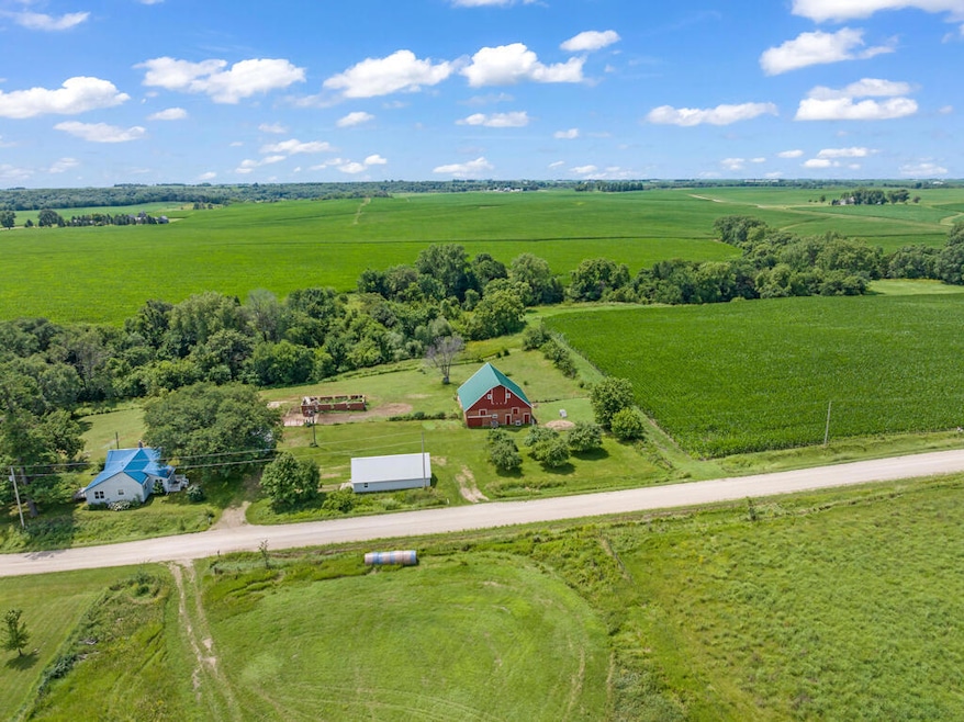 24388 250th St, Eldora, IA 50627-1