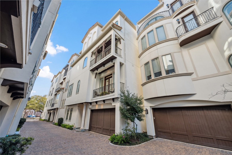 Gated community in a prime location on Sunset Blvd