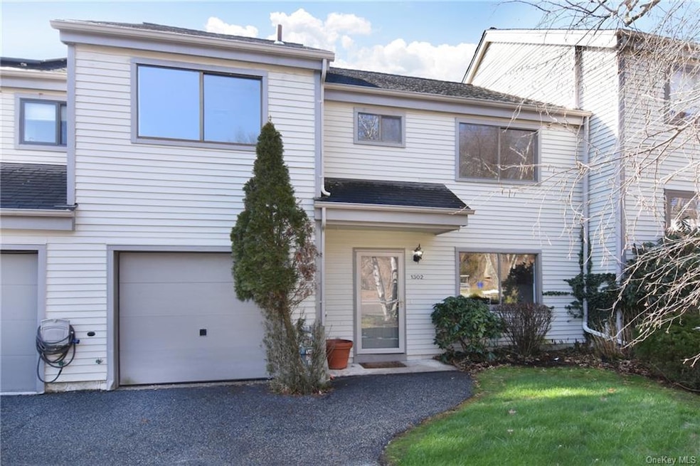 1302 Hunters Run, Dobbs Ferry, NY 10522 - photo 1