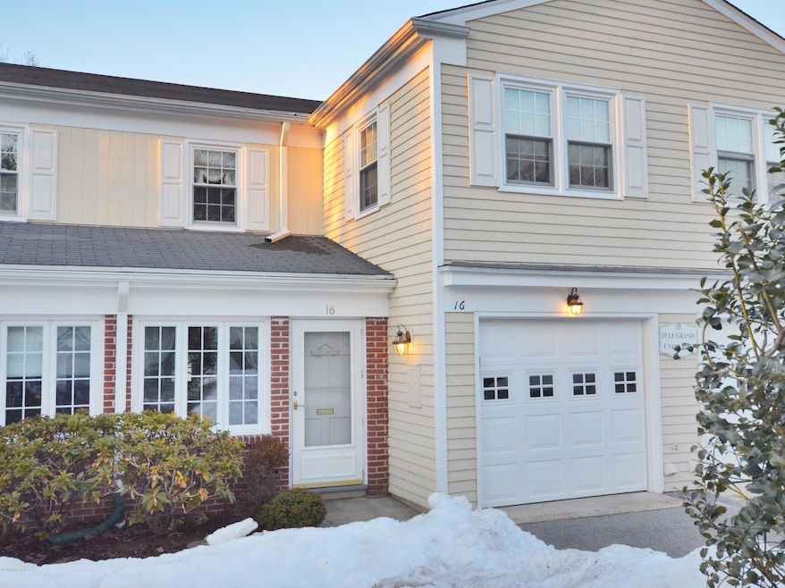 19 Le Grande Ave unit 16, Greenwich, CT 06830 - photo 1