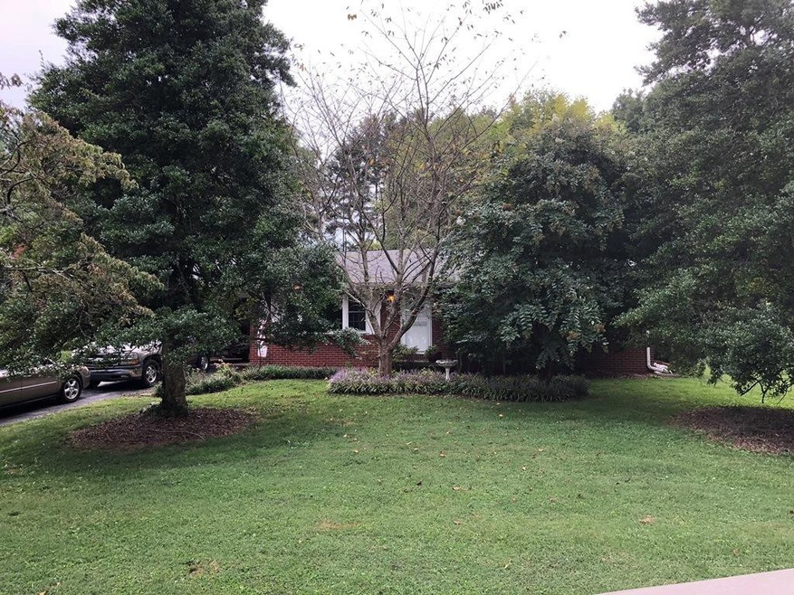 2308 Abbott Dr, Johnson City, TN 37601 - photo 1