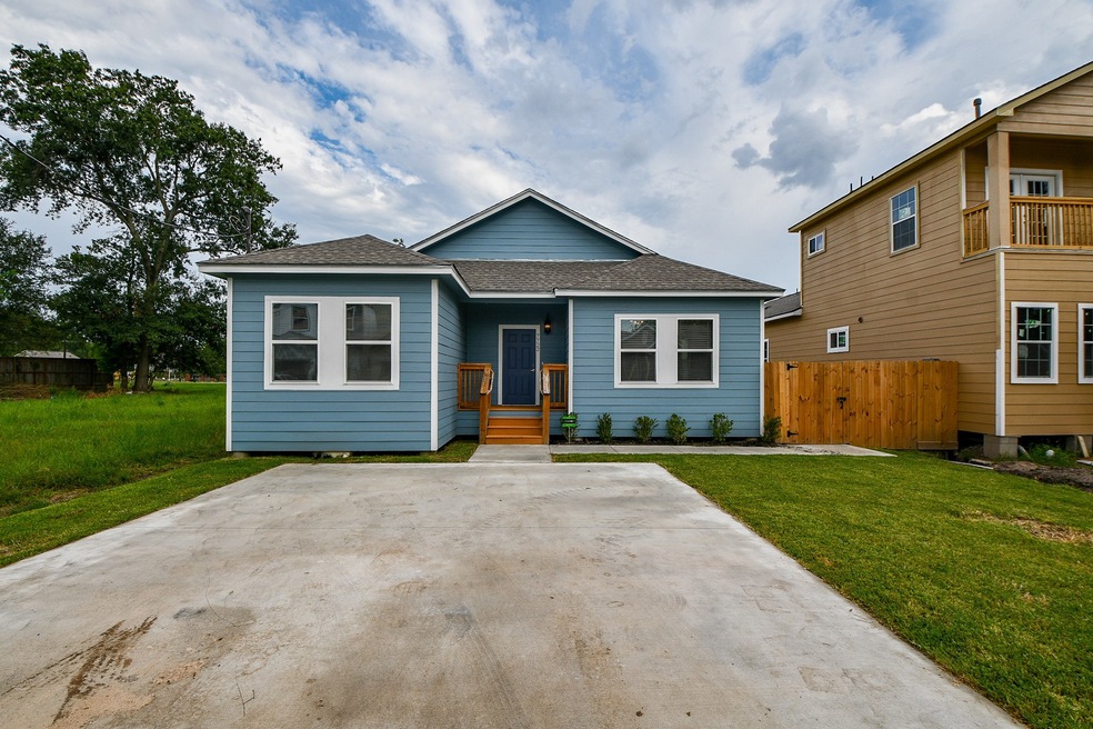 7722 Sealey St, Houston, TX 77088 - photo 1