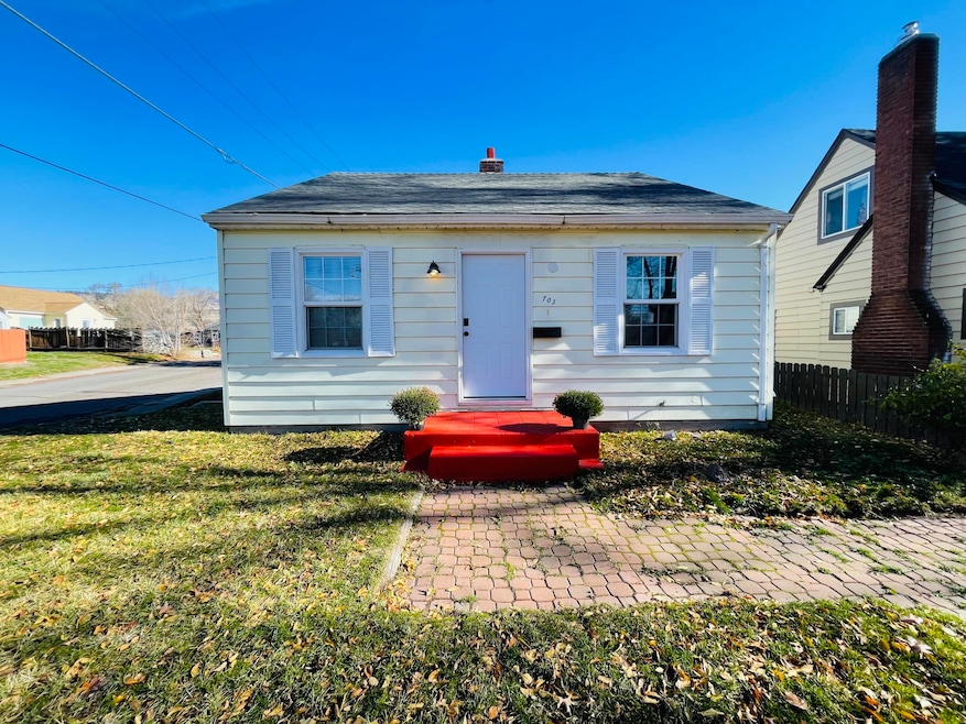 703 Mitchell St, Klamath Falls, OR 97601 - photo 1