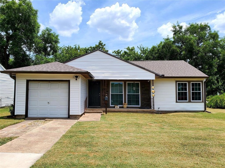 1021 Ralph St, Grand Prairie, TX 75051 - photo 1