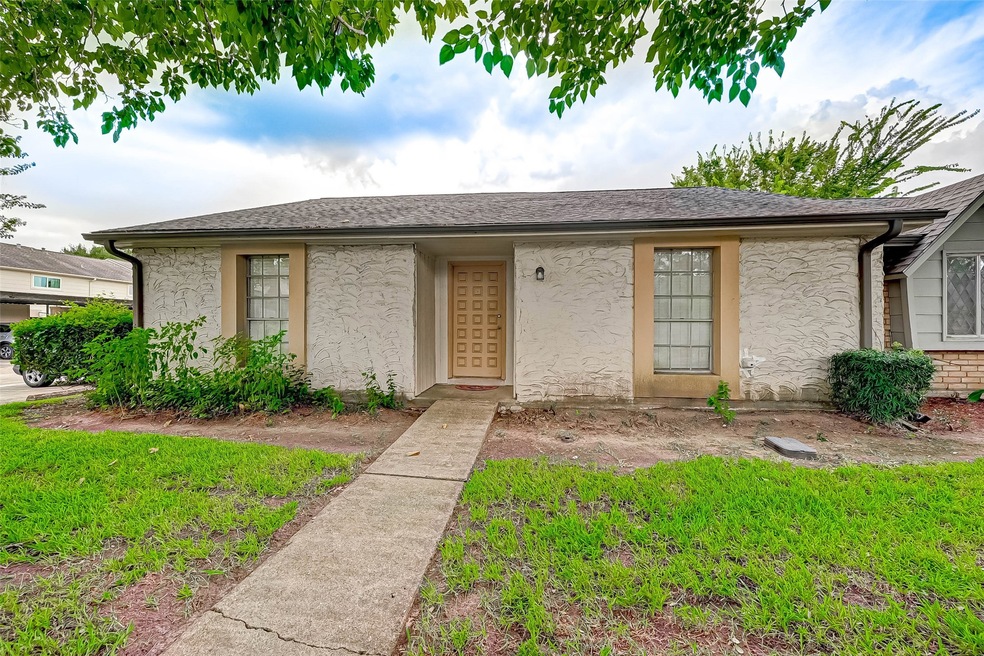 3738 Laura Leigh Dr, Friendswood, TX 77546 - photo 1