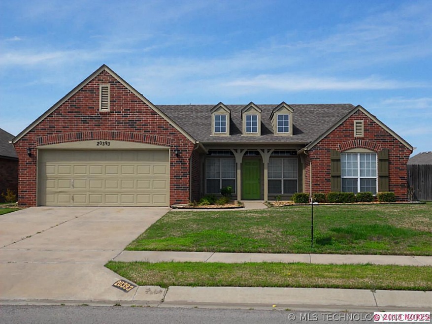 Wonderful home that backs to pond and fountain in