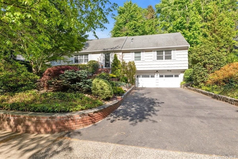 20 N Plandome Rd, Port Washington, NY 11050 - photo 1