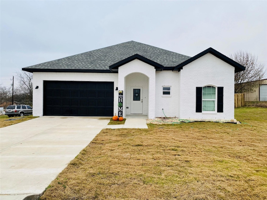 318 Hillcroft Rd, Fort Worth, TX 76108 - photo 1