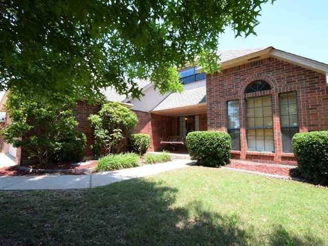 921 Goshawk Dr, Norman, OK 73072 - photo 1