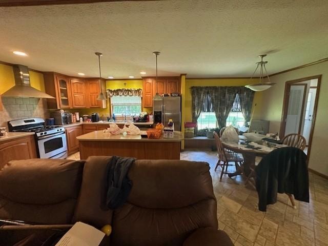 EAT IN KITCHEN