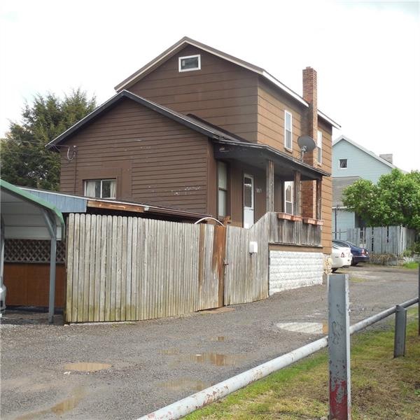 305 1/2 E Rear Lutton St welcomes you!
