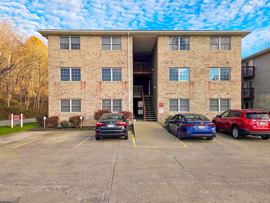 134 Creekside Dr, Morgantown, WV 26508 - photo 1