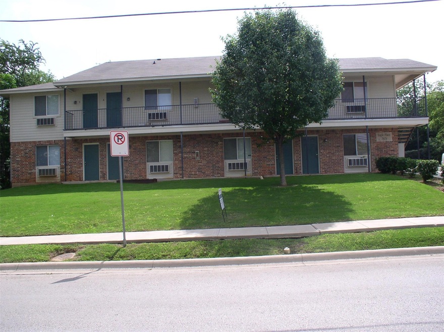 View of front facade featuring a front yard and a 