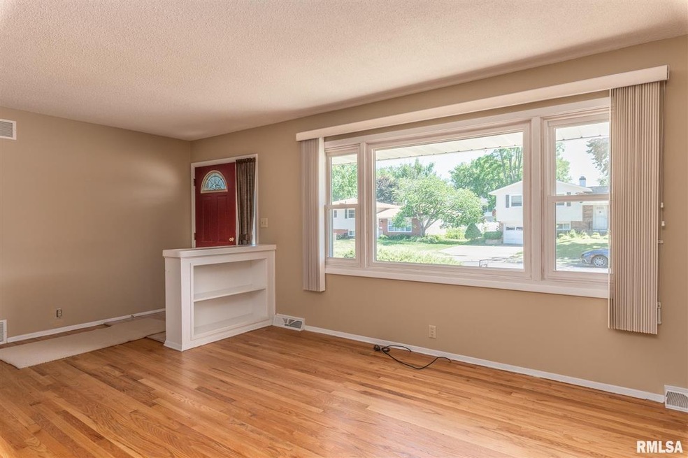 614 Westerfield Rd, Davenport, IA 52806 - photo 1