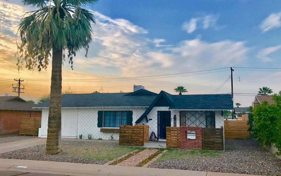 8230 Glenrosa front