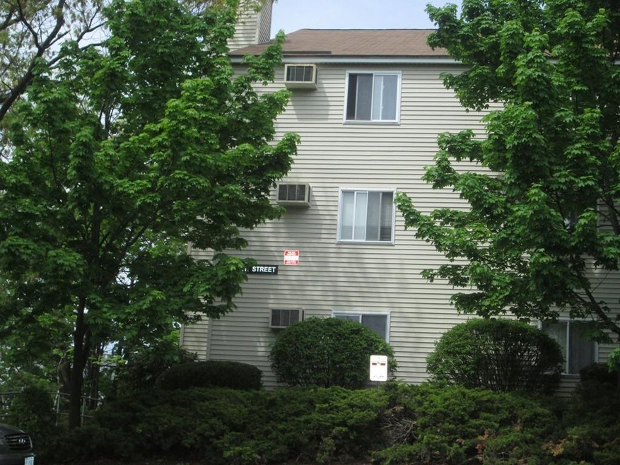 210 Smith St unit 8, Lowell, MA 01851 - photo 1