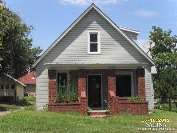 621 W 7th St, Concordia, KS 66901 - photo 1