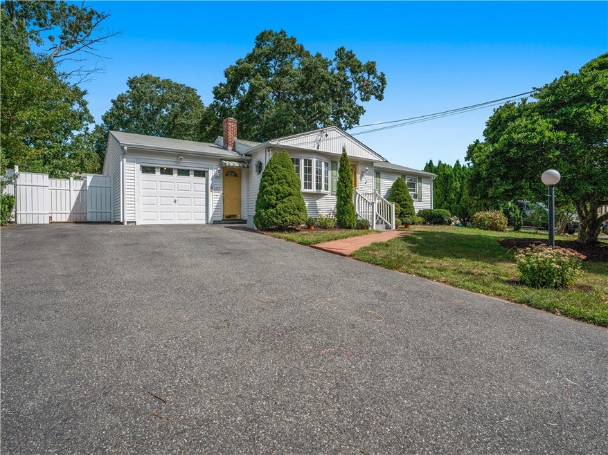 107 Hollow Tree Dr, Cranston, RI 02920 - photo 1