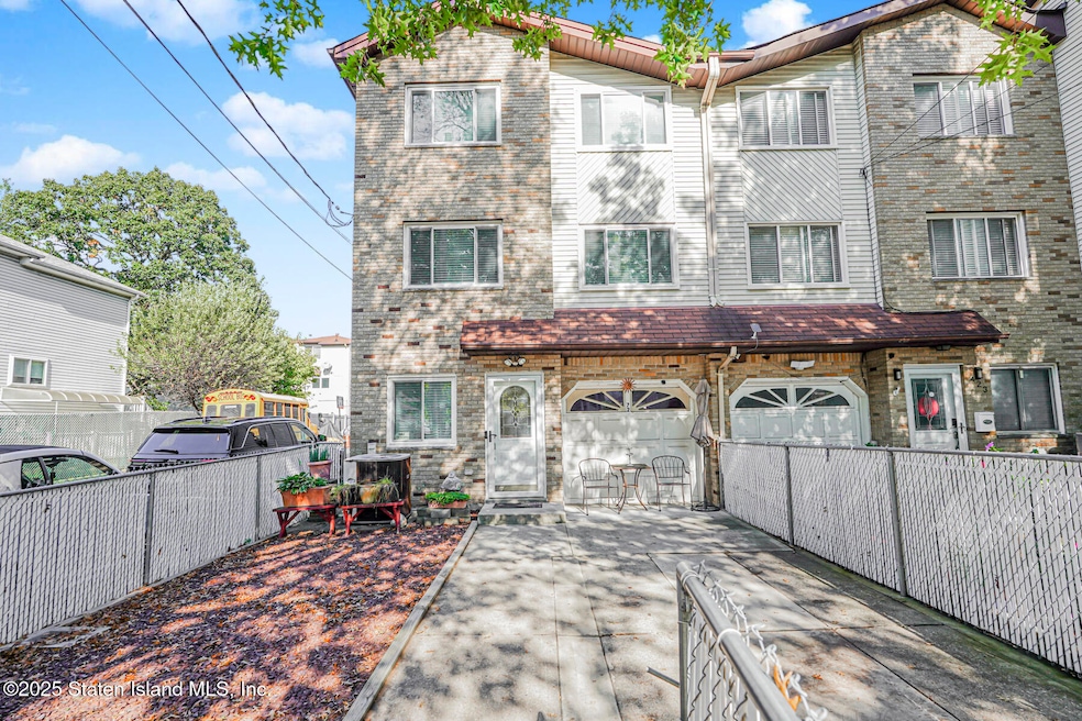 72 Eric Ln, Staten Island, NY 10308 - photo 1