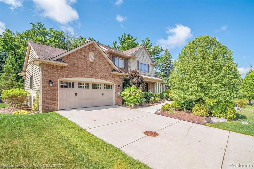 Welcome to 6981 Hubbard Circle