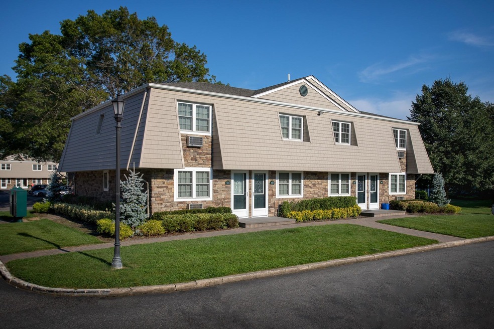 706 Imperial Way unit I7706, Bayport, NY 11705 - photo 1