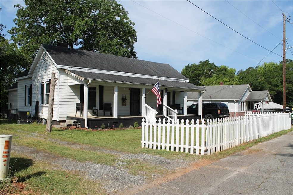 305 W Jackson St, Iva, SC 29655 - photo 1