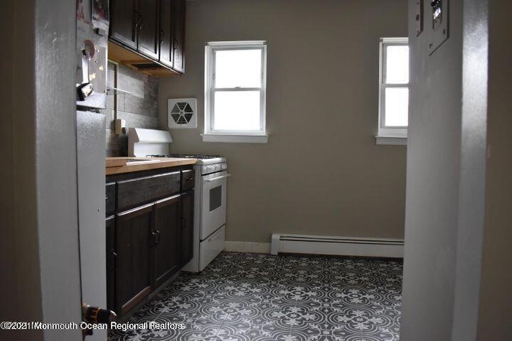 31B Juniper La - Kitchen