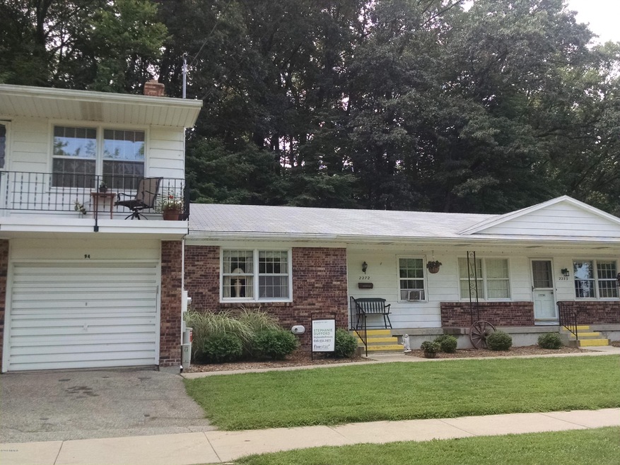 2272 Banner exterior front