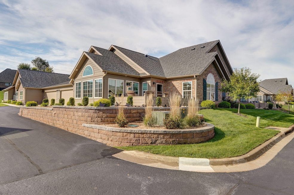 824 E Kings Mead Cir-1