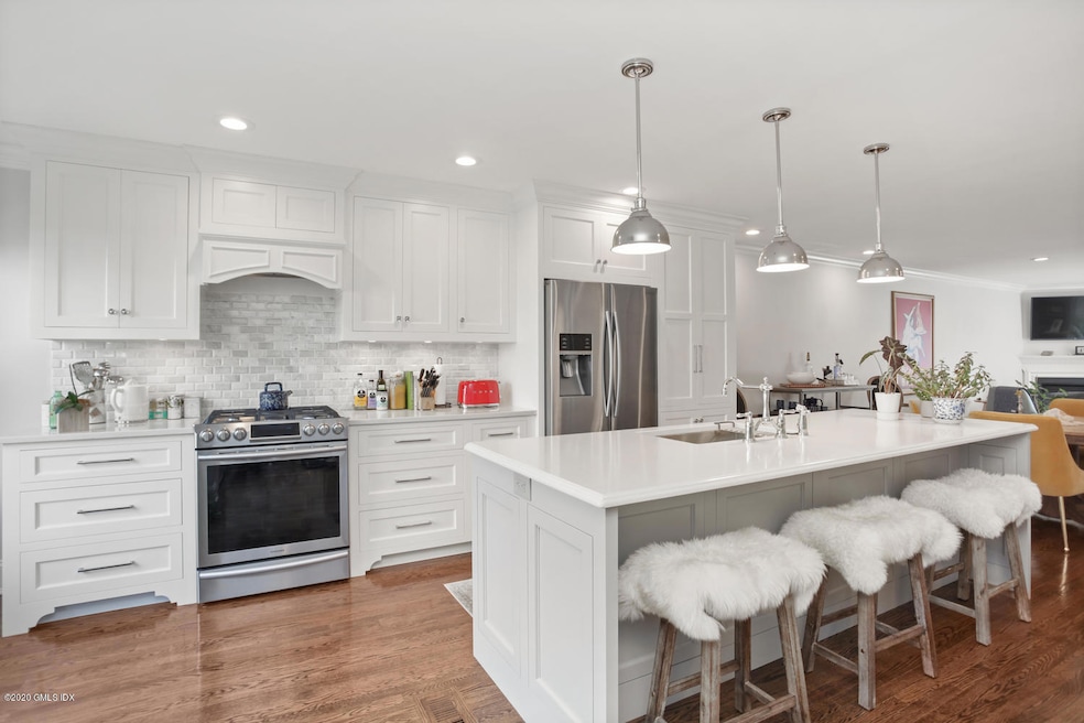 180 Turn of River Rd unit 18D, Stamford, CT 06905 - photo 1