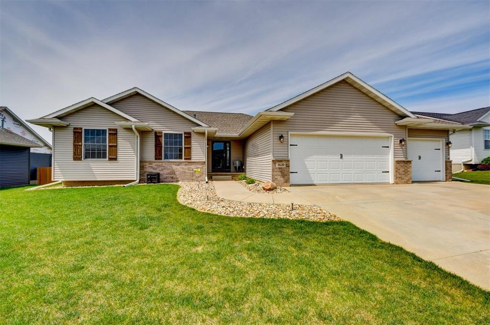 3620 Eagle Rd SW, Cedar Rapids, IA 52404 - photo 1