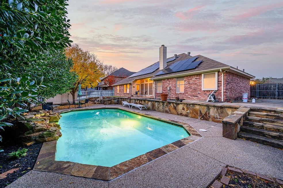 713 Crystal Ln, Hurst, TX 76054 - photo 1