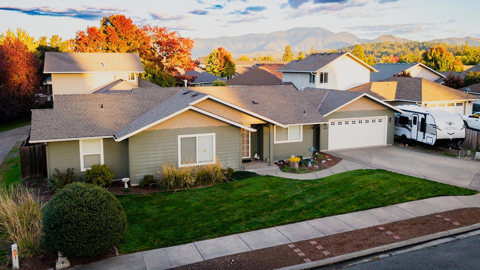 1307 SW Sturgeon Ct, Grants Pass, OR 97527 - photo 1
