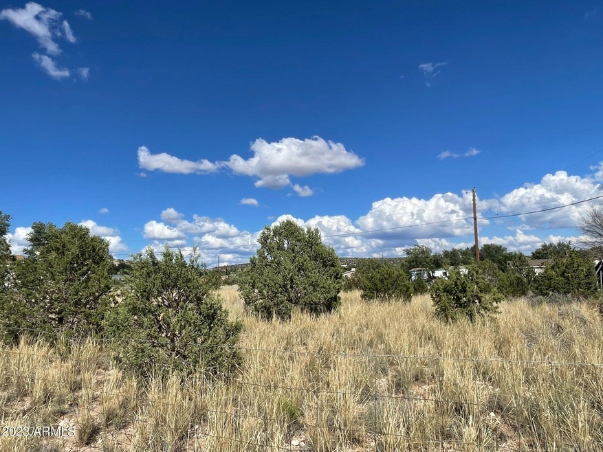 350 E Alder Ln unit 320, Paulden, AZ 86334 - photo 1