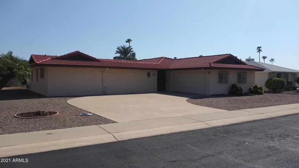 10209 W Cinnebar Ave, Sun City, AZ 85351 - photo 1