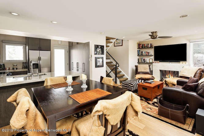 814 W Bleeker