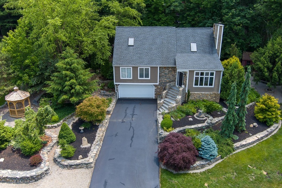 71 Highland View Dr, Sutton, MA 01590 - photo 1