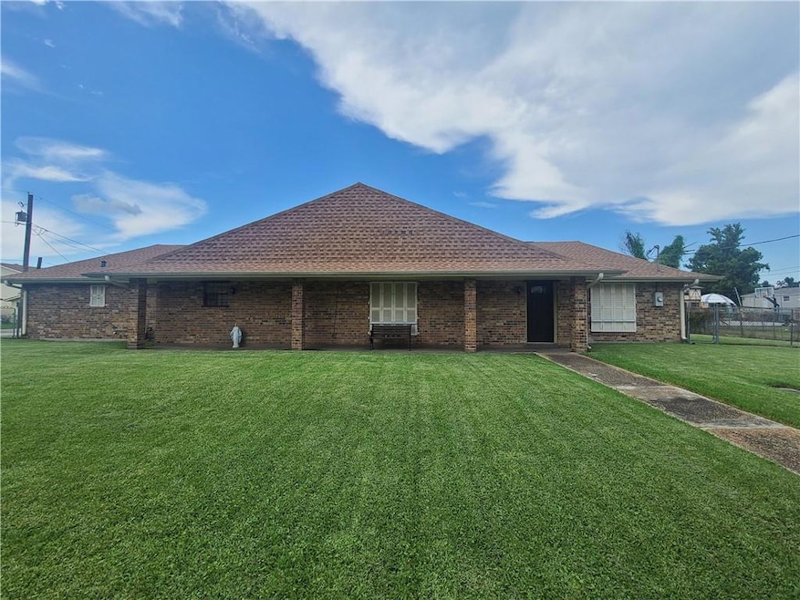 811 E Hoover St, Destrehan, LA 70047 - photo 1