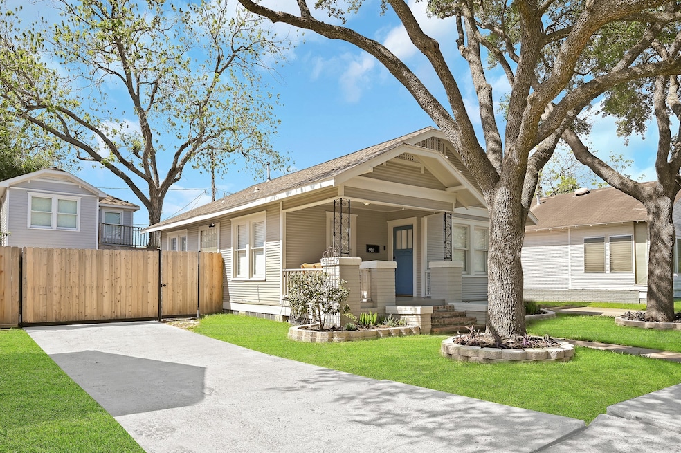 916 W Cottage St, Houston, TX 77009 - photo 1